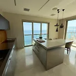 شقة Luxury Seafront Penthouse With Private Pool & Breathtaking Panoramic Sea Views