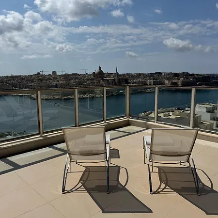 Luxury Seafront Penthouse With Private Pool & Breathtaking Panoramic Sea Views Apartament Sliema