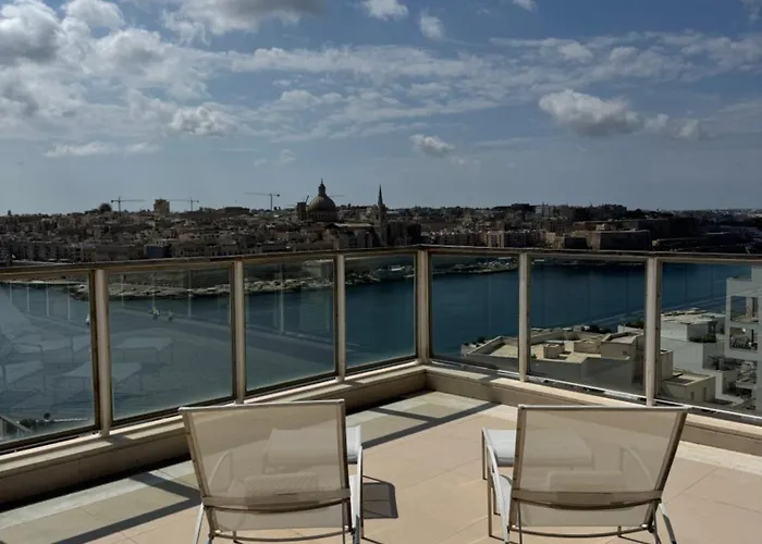 Luxury Seafront Penthouse With Private Pool & Breathtaking Panoramic Sea Views Apartament Sliema