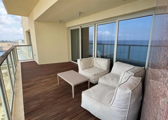 Luxury Seafront Penthouse With Private Pool & Breathtaking Panoramic Sea Views * Sliema