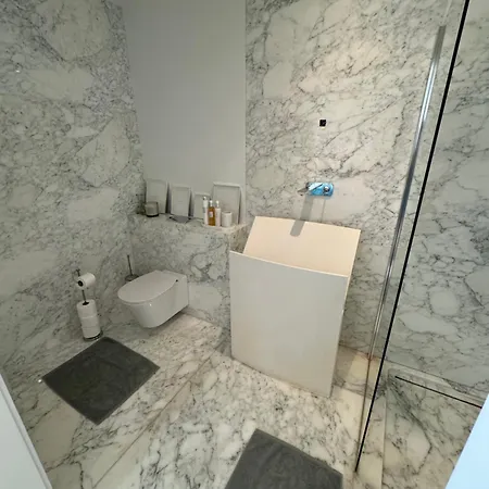 아파트 Luxury Seafront Penthouse With Private Pool & Breathtaking Panoramic Sea Views