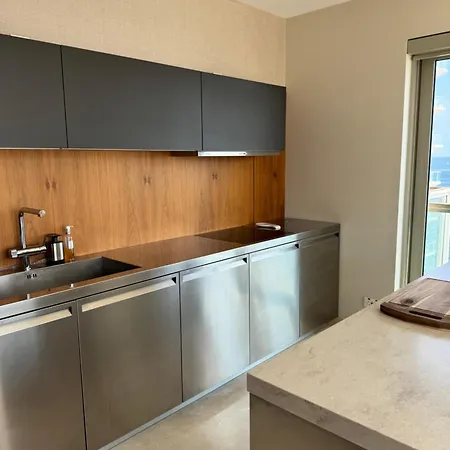 아파트 Luxury Seafront Penthouse With Private Pool & Breathtaking Panoramic Sea Views