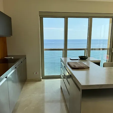 Luxury Seafront Penthouse With Private Pool & Breathtaking Panoramic Sea Views *