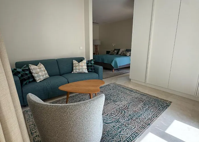 Luxury Seafront Penthouse With Private Pool & Breathtaking Panoramic Sea Views 아파트