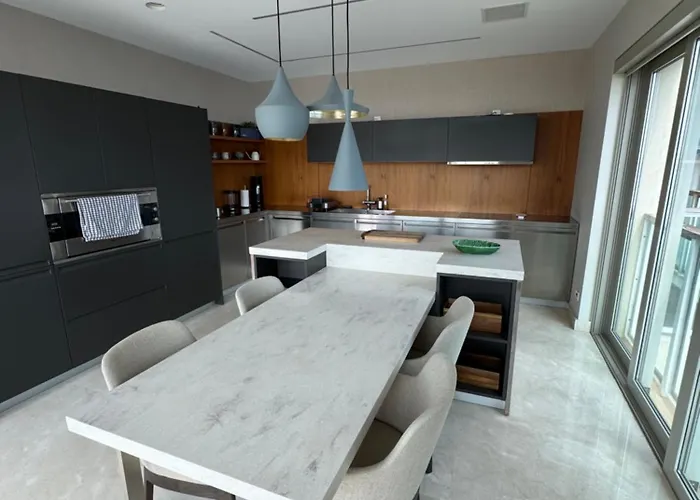 아파트 Luxury Seafront Penthouse With Private Pool & Breathtaking Panoramic Sea Views