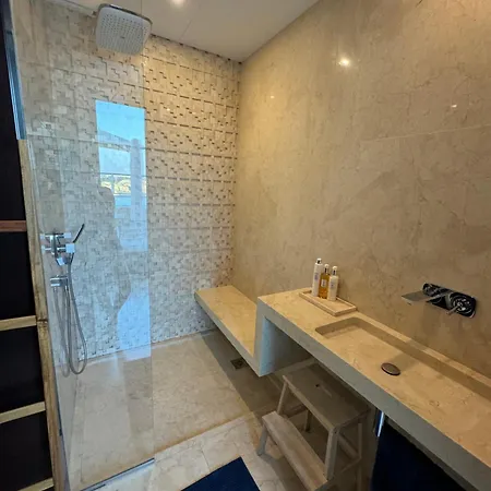 Luxury Seafront Penthouse With Private Pool & Breathtaking Panoramic Sea Views Daire