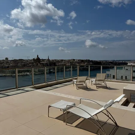Luxury Seafront Penthouse With Private Pool & Breathtaking Panoramic Sea Views Daire Sliema