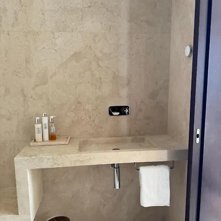 Daire Luxury Seafront Penthouse With Private Pool & Breathtaking Panoramic Sea Views *