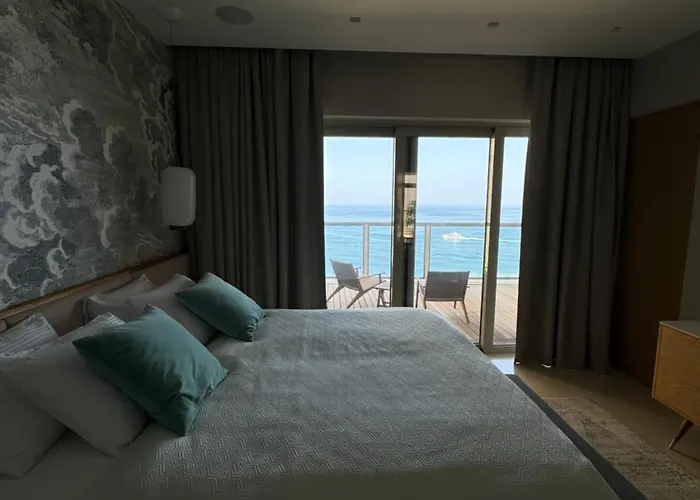 Luxury Seafront Penthouse With Private Pool & Breathtaking Panoramic Sea Views شقة *