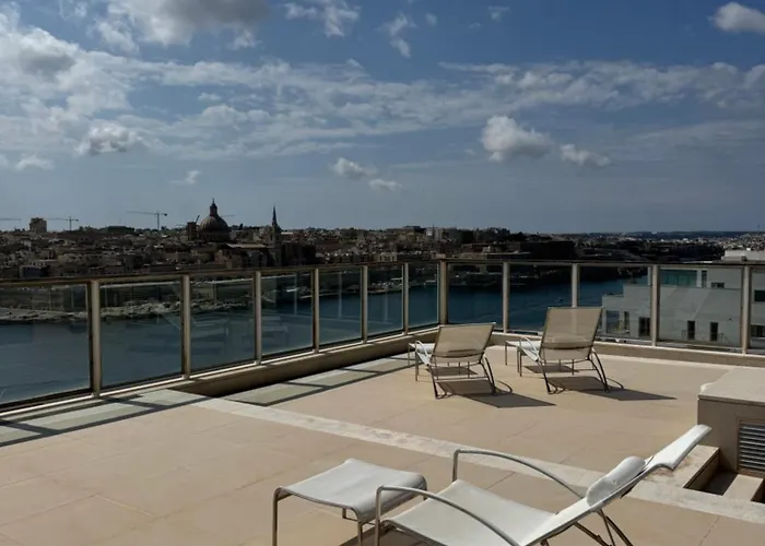 Luxury Seafront Penthouse With Private Pool & Breathtaking Panoramic Sea Views شقة سليمة
