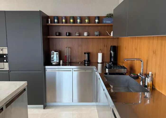 شقة Luxury Seafront Penthouse With Private Pool & Breathtaking Panoramic Sea Views